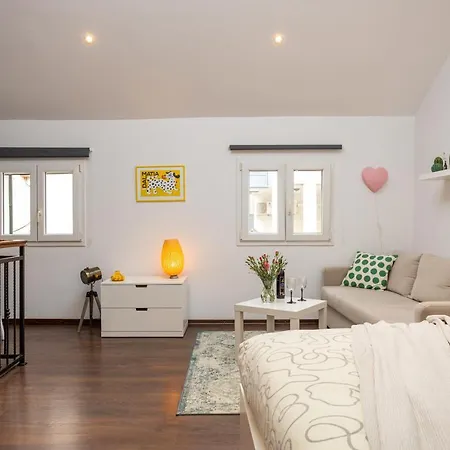 4 Us Apartment