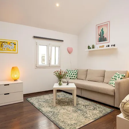 4 Us Apartment Split