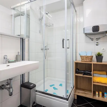 4 Us Apartment